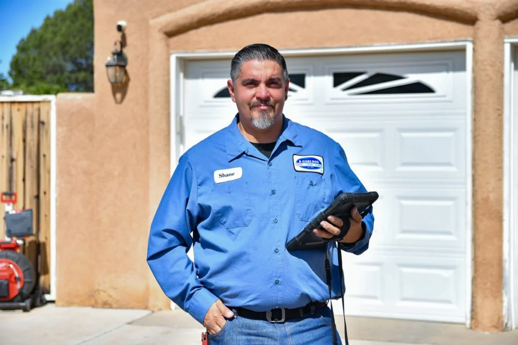 Professional HVAC technician with diagnostic in Albuquerque, NM