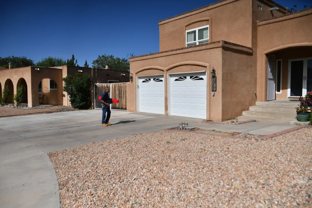 Southwest home with double garage doors in Albuquerque, NM